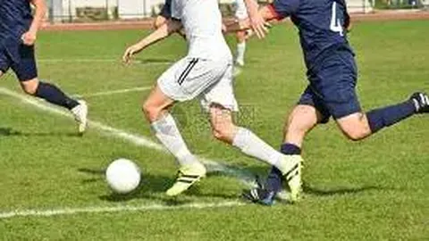 杨瀚森梦幻脚步进球，NBA官方点赞：左手绝杀，表现抢眼